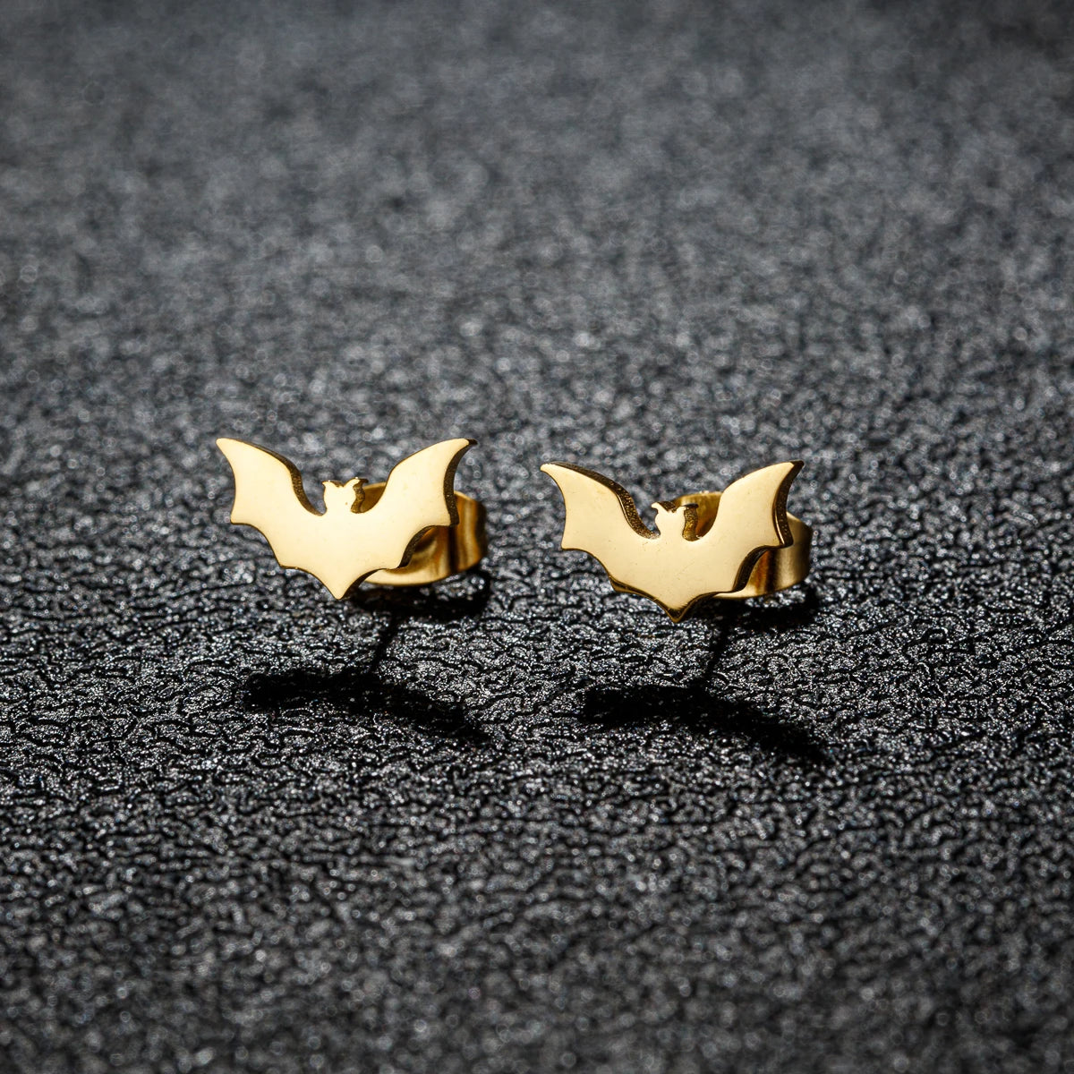 Gothic Vampire Bat Stainless Steel Tragus Stud Earring – Minimalist Halloween Piercing Jewelry for Women