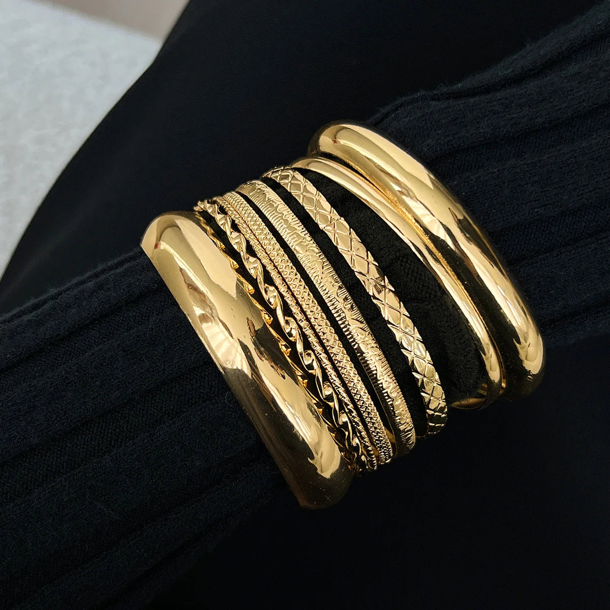 Stainless Steel Twist Texture Bangle Bracelet Set – Gold and Silver Tone Stackable Wristwear for Women and Men