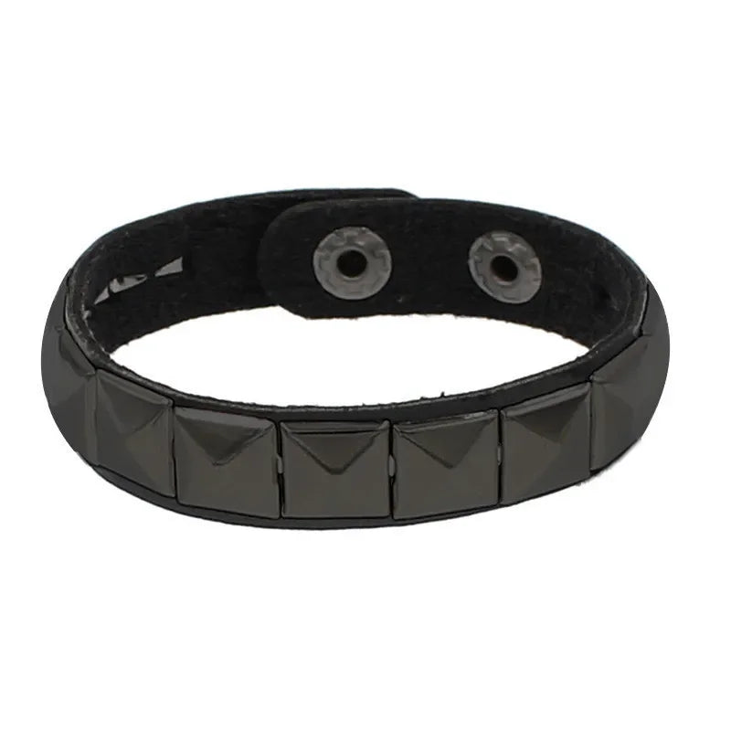 90s Heart Gothic Spike Bracelet – Adjustable Black Studded Faux Leather Punk Rock Wristband