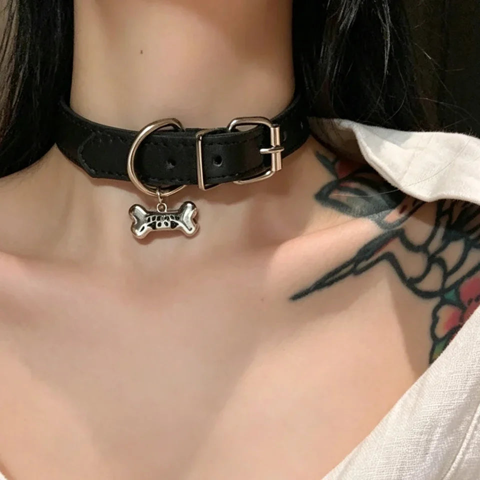 Y2K Punk Choker Necklace – PU Leather Collar with Dog Claw Bone Charms, Women’s Party Jewelry Gift