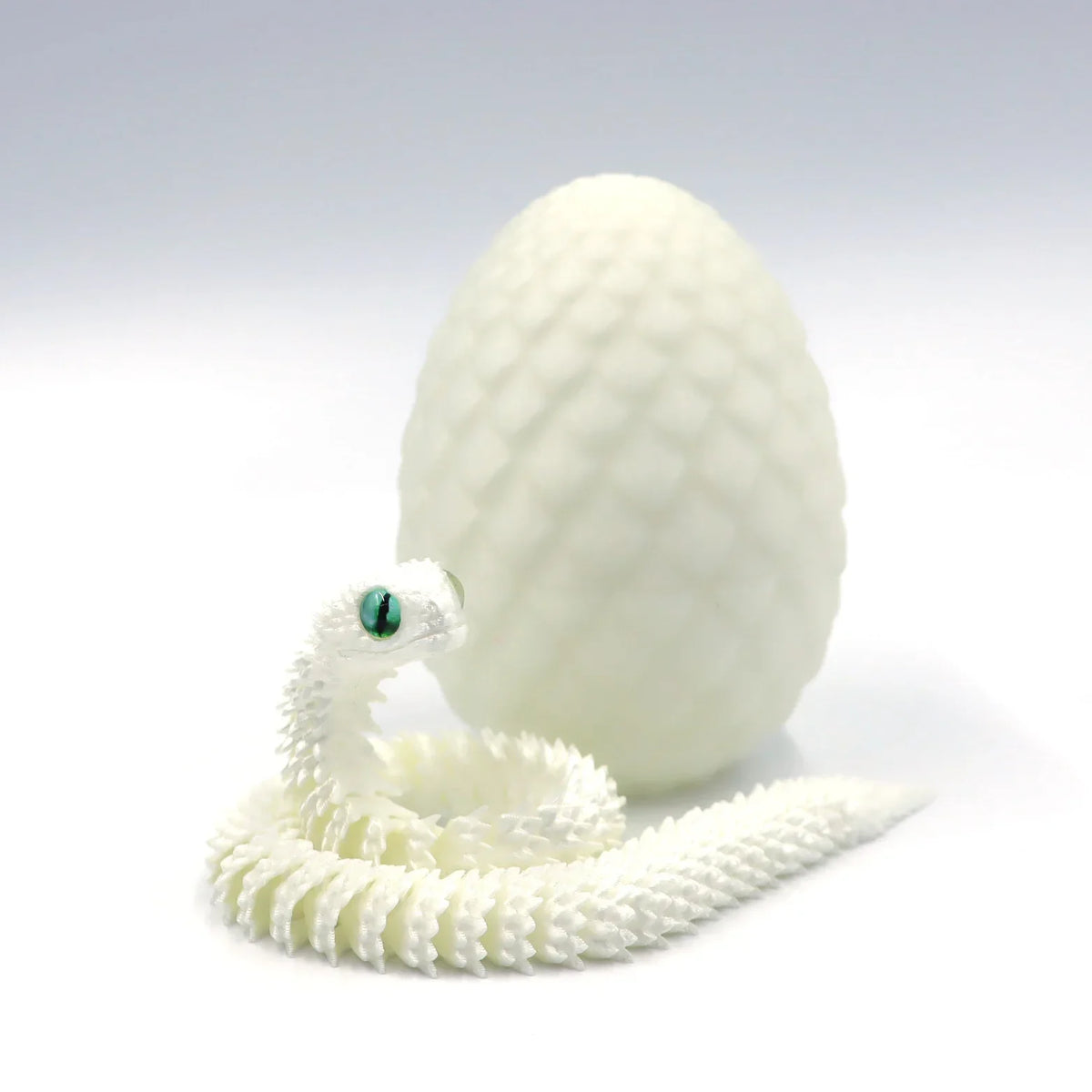 3D Printed Articulated Snake Egg Fidget Toy – Posable Anime Figure Desk Decor & Stress Relief Gift