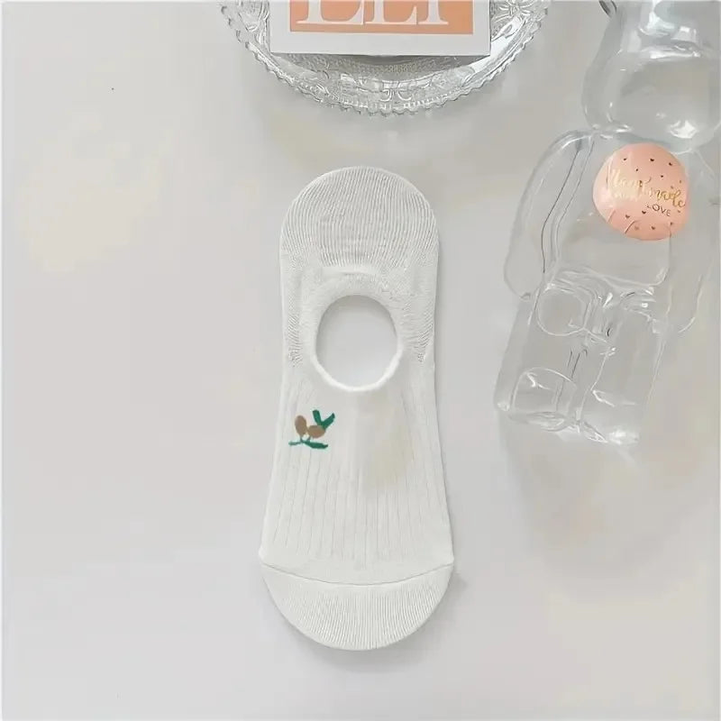CHUANGERM 10-Pair Cute Cartoon Ankle Socks – Breathable Women's White Socks Set