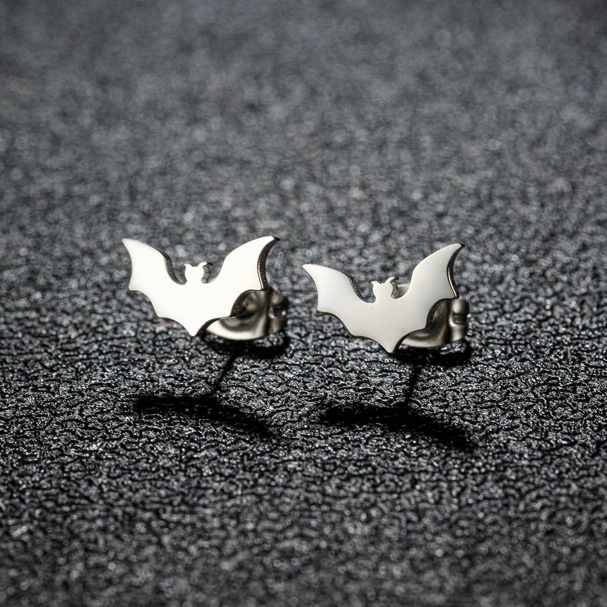 Gothic Vampire Bat Stainless Steel Tragus Stud Earring – Minimalist Halloween Piercing Jewelry for Women